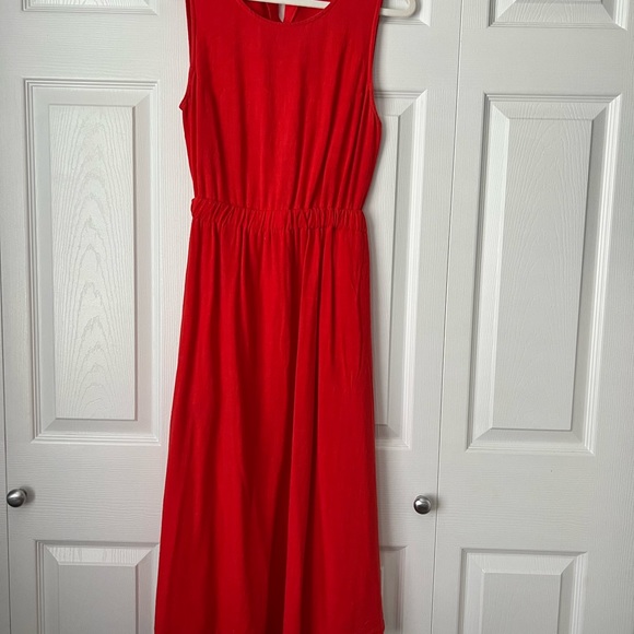 Gilli Red Linen Blend Dress with back cut out - Picture 4 of 10